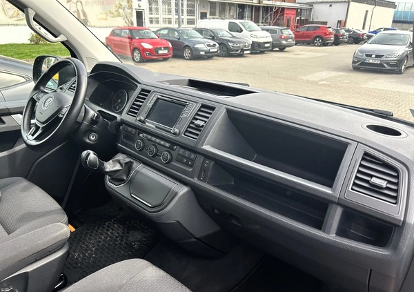 Volkswagen Multivan cena 175000 przebieg: 112000, rok produkcji 2018 z Warszawa małe 46